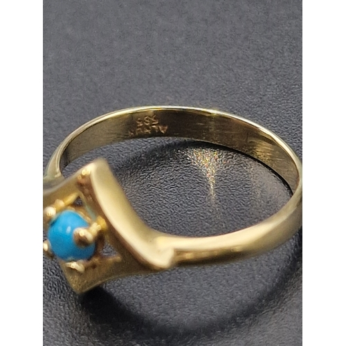 224 - A ladies 14ct gold ring with a turquoise single stone.
Weight approximately 
Size P