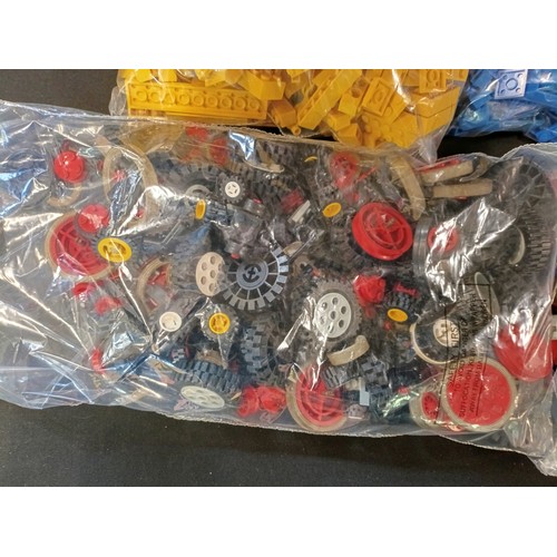 399 - A large quantity of LEGO.  Block and bags of accessories