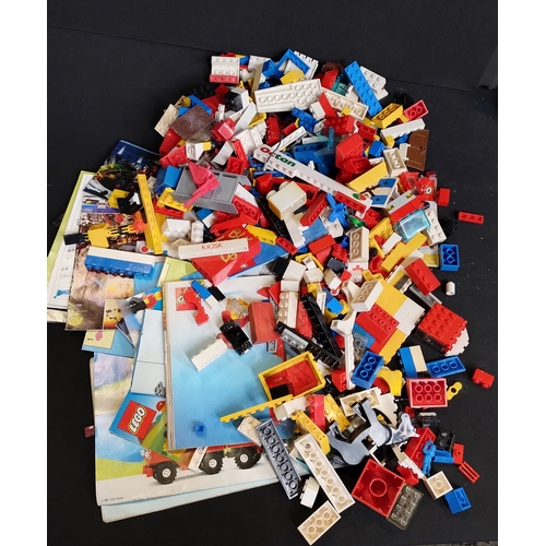 414 - Large quantity of vintage and modern Lego