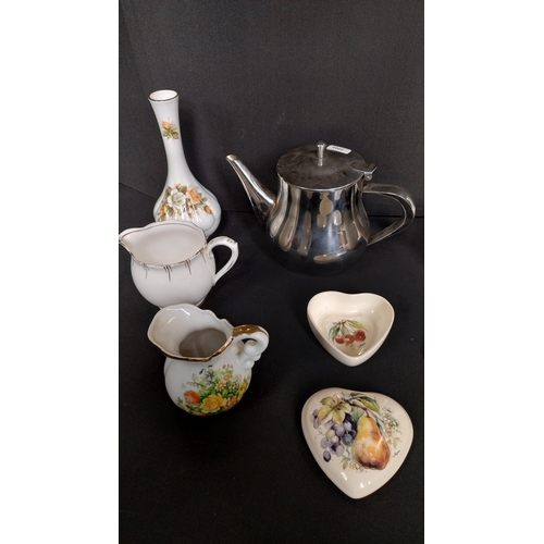 420 - Various porcelain items including wedgwood,Rossware, Royal Albert, Meakin and other items