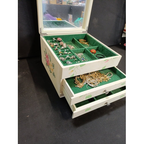 96 - Vintage jewellery box with an assortment of jewellery