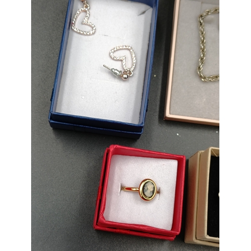 4 - Selection of mixed jewellery including vintage bracelet, earrings and rings