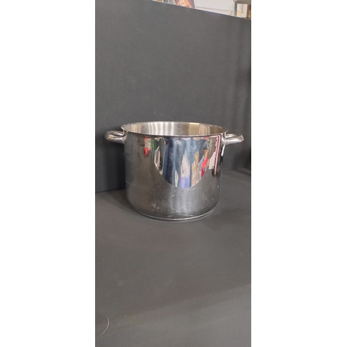 37 - Horwood stainless steel Stweing pan. Measures approx H 23 x W 29 .5 x D 23 cm