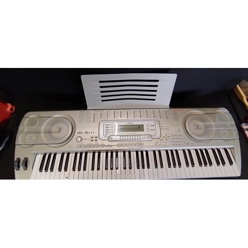 51 - Casio WK -3800 keyboard with usb, SD card slot and headphone jack comes with instructions