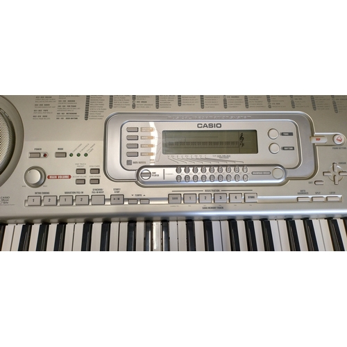 51 - Casio WK -3800 keyboard with usb, SD card slot and headphone jack comes with instructions