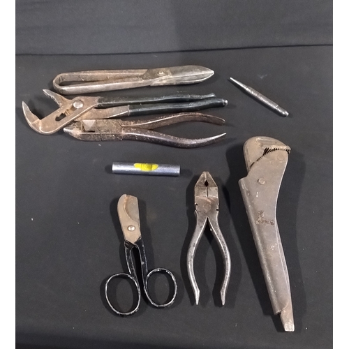 68 - Selection of various vintage tools pliers, screwdrivers, tin snips and other items