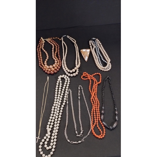 114 - Selection of costume jewellery necklaces and a brooch