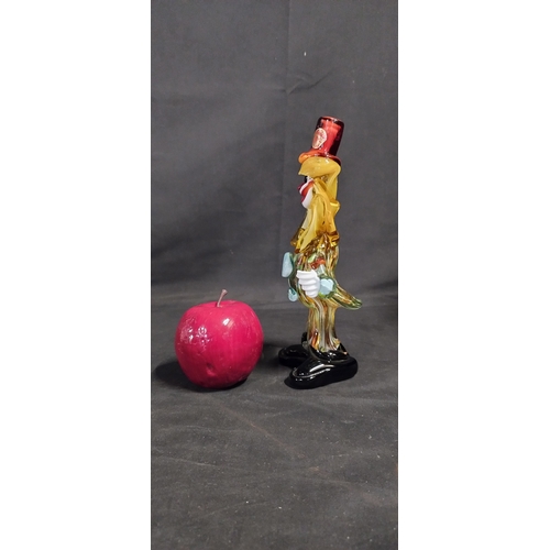 143 - Vintage Murano glass Clown. Measures approx H 22 x W 10 x D 7.5 cm