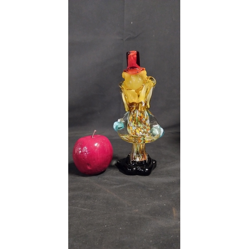 143 - Vintage Murano glass Clown. Measures approx H 22 x W 10 x D 7.5 cm