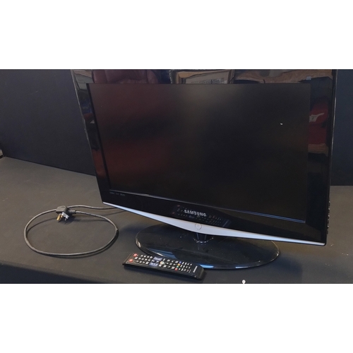 122 - Samsung 26 inch TV with remote tested for power