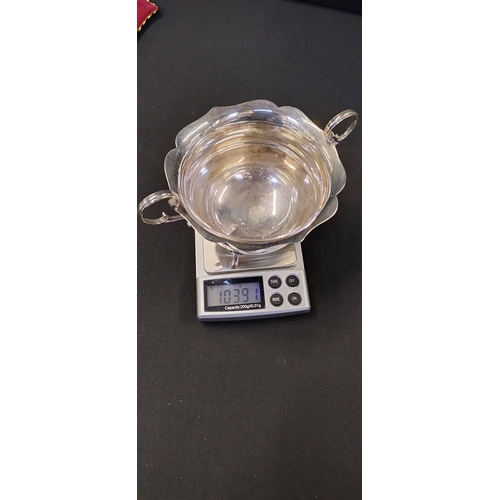 16 - Sterling silver sugar bowl. Birmingham, Date letter A, 1925. Weight approx 103.93g