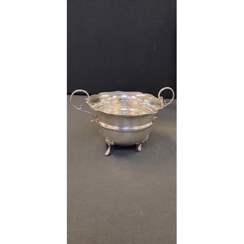 16 - Sterling silver sugar bowl. Birmingham, Date letter A, 1925. Weight approx 103.93g