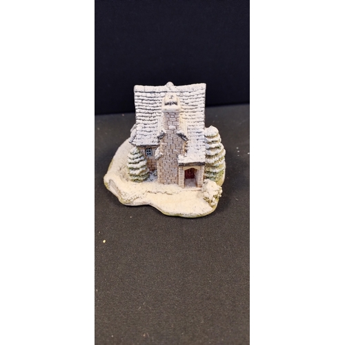 225 - 5 x Lilliput Lane houses, Kerry Lodge, chestnut cottage, Mistletoe Cottage, Highland Lodge, and wate... 