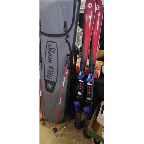 298 - Rossignol Axium ski's, Poles and a Slam City carry bag