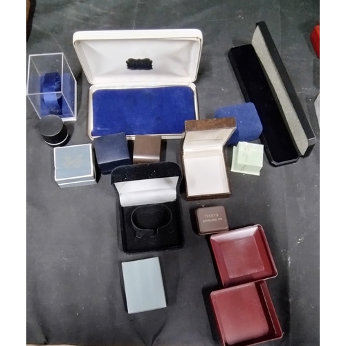 412 - Various vintage jewellery boxes and watch cases