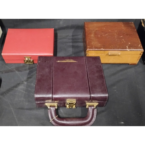 412 - Various vintage jewellery boxes and watch cases