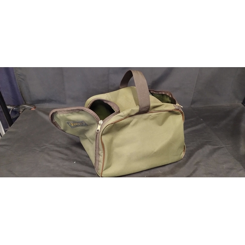 416 - Bisley hunting bag and a Garland Brothers wool country cap size 60cm