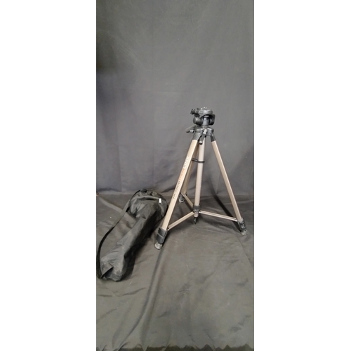 423 - TP- 2800 Cam link extendable Camera tripod with level bubble. Comes with carry shoulder bag