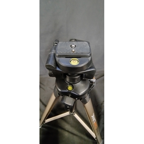 423 - TP- 2800 Cam link extendable Camera tripod with level bubble. Comes with carry shoulder bag