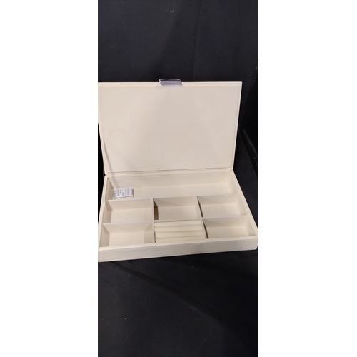 484 - Jewellery box containing various costume jewellery pieces