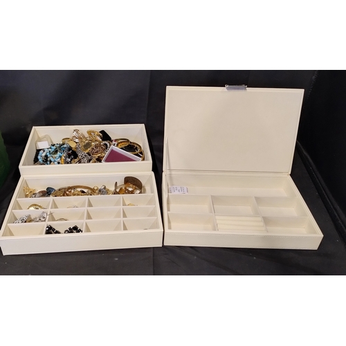 484 - Jewellery box containing various costume jewellery pieces