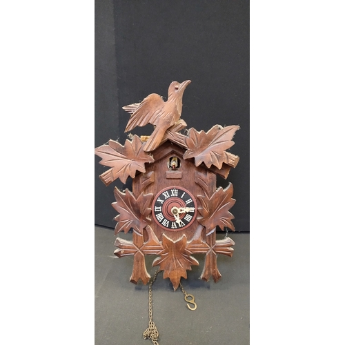 54 - Cookoo clock. Measures approx H 28.5 x W 28 cm