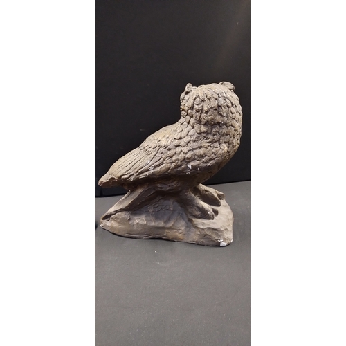 110 - Cast plaster of an owl. Measures approx H 28.5 x W 28 x D 14.5 cm