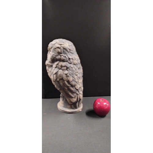 118 - Large statue figure of an owl. Measures approx H 32.5 x W 17.5 x D 18 cm