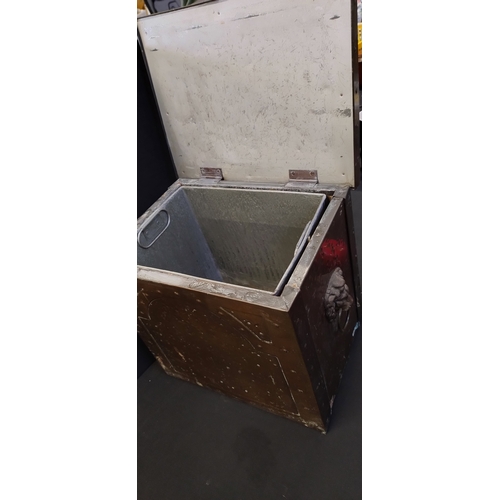 134 - Copper coal bin with lion head handles and hinged lid and lining box, measures approx H 34.5 x W 37 ... 