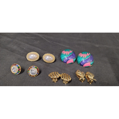 11 - 9 pairs of ladies clip on earrings with various designs