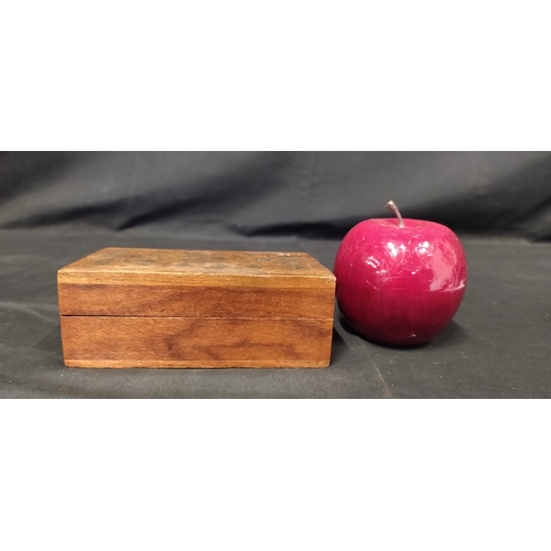 34 - Wood and brass inlaid box. Measures approx H 4.5 x W 13 x D 8 cm