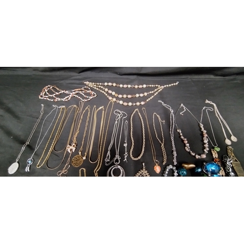 43 - Large quantity of various costume jewellery