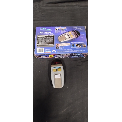 53 - 1994 Star Trek The next generation Type 1 Phaser boxed