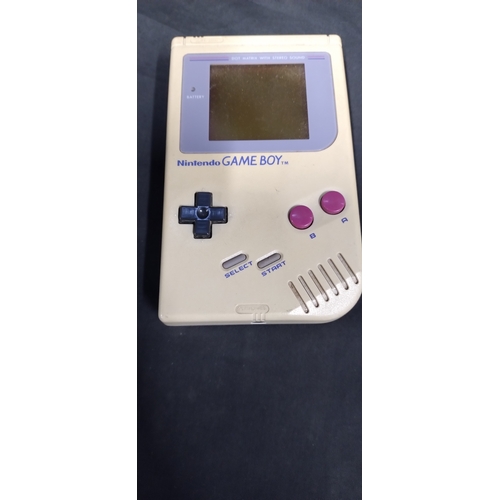 58 - Vintage 1989 Nintendo Gameboy handheld console and two games, Super Mario Land, Hunchback