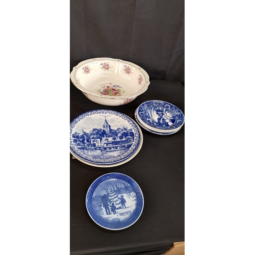 125 - Collection of decorative plates, bowls, blue and white Delft creamer jug