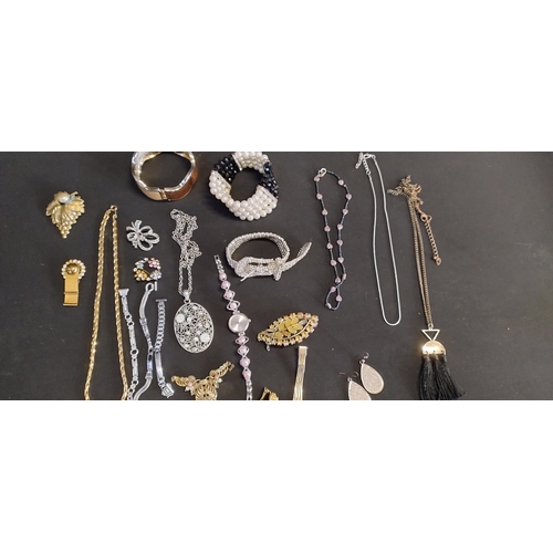 130 - Selection of costume jewellery including ladies citizen dress watch, necklaces, brooches and other i... 