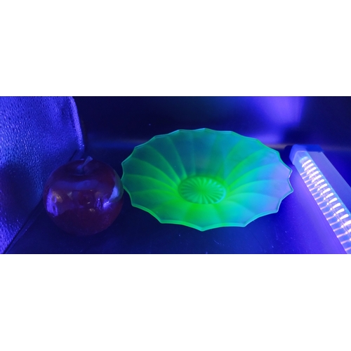 140 - Art Deco Uranium glass bowl measures approx 4.5 x 9.5 cm