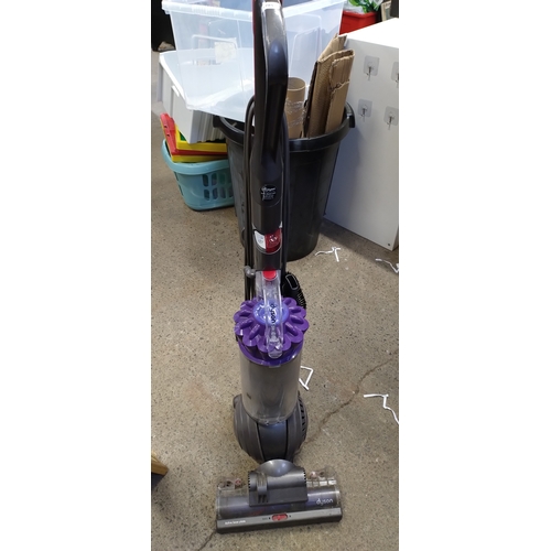 174 - Reconditioned Dyson DC 40 upright vacuum cleaner with Accessories