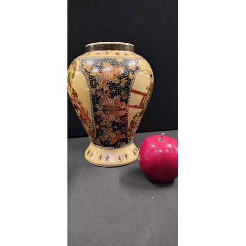 189 - Oriental large ginger jar. Measures approx H 23 x W 17.5 cm