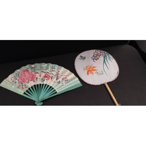 192 - Selection of vintage ladies hand fans