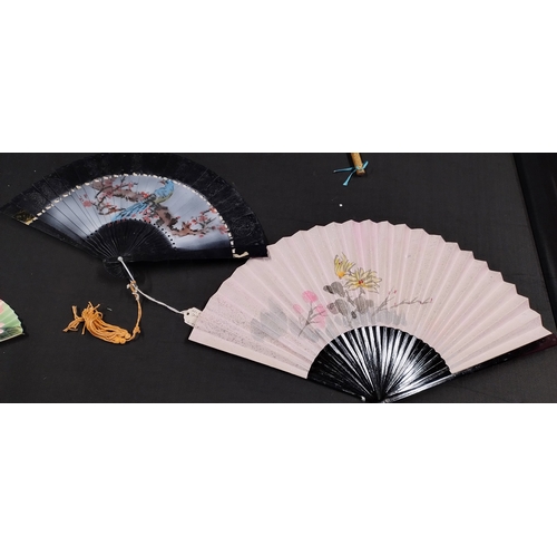 192 - Selection of vintage ladies hand fans