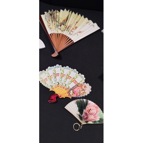 192 - Selection of vintage ladies hand fans