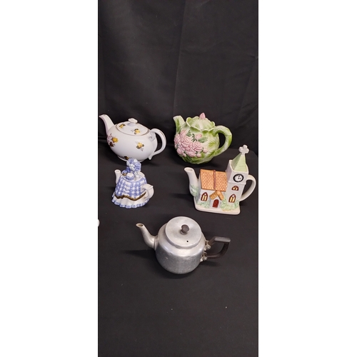 337 - Collection of 18 various teapots including vintage and blue and white