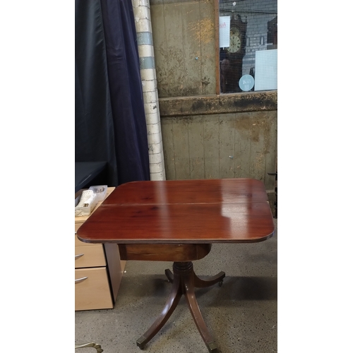 416 - Mahogany Half folding Pembroke table with brass casters. Measures approx 73 x 90.5 x 80.5 cm fully e... 