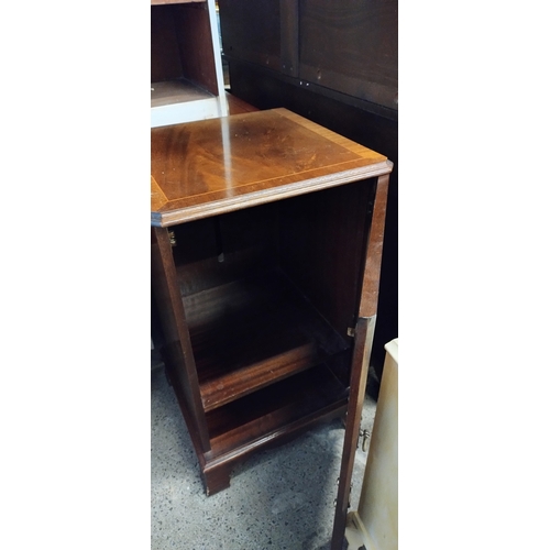 423 - Wooden stereo cabinet with top opening lid