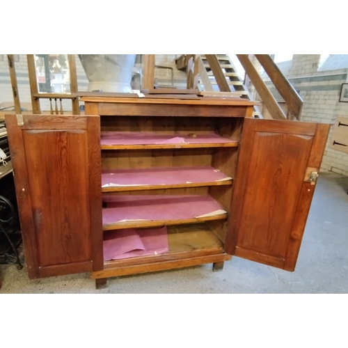 425 - Wooden 4 shelf cupboard with floral handles. Measures approx H 124 x W 104 x D 44.5 cm