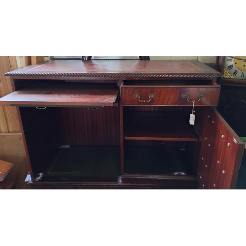 427 - Computer desk with red leather top 1 drawer and cupboard. Measures approx H 76.5 x W 121 x D 61 cm. ... 