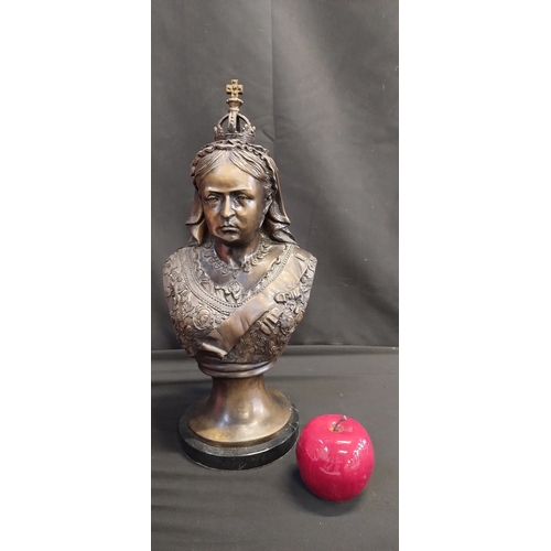 66 - Bronze bust of Queen victoria, a solid hot cast finished on a solid marble base. Measures approx H 4... 