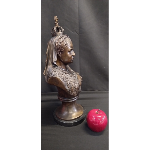 66 - Bronze bust of Queen victoria, a solid hot cast finished on a solid marble base. Measures approx H 4... 