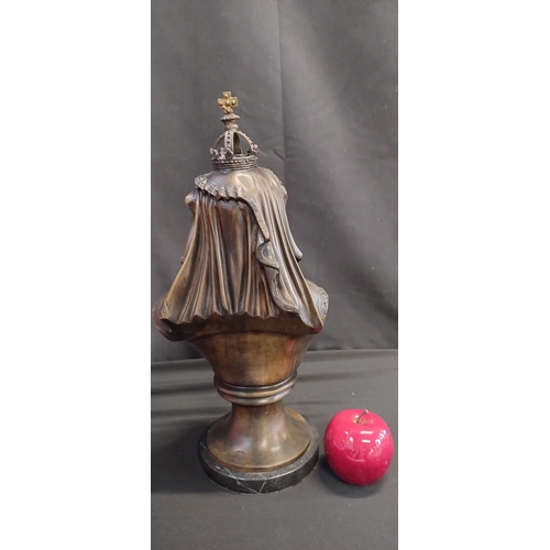 66 - Bronze bust of Queen victoria, a solid hot cast finished on a solid marble base. Measures approx H 4... 